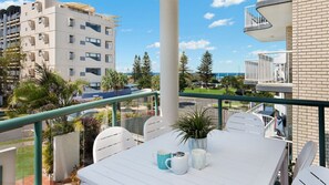 Outdoor dining - Fair Haven Ocean Views & Pool 100M To Kings Beach (Kings Beach)