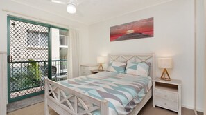 2 bedrooms, WiFi, bed sheets - Fair Haven Ocean Views & Pool 100M To Kings Beach (Kings Beach)