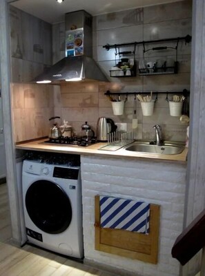 Fridge, microwave, stovetop, electric kettle