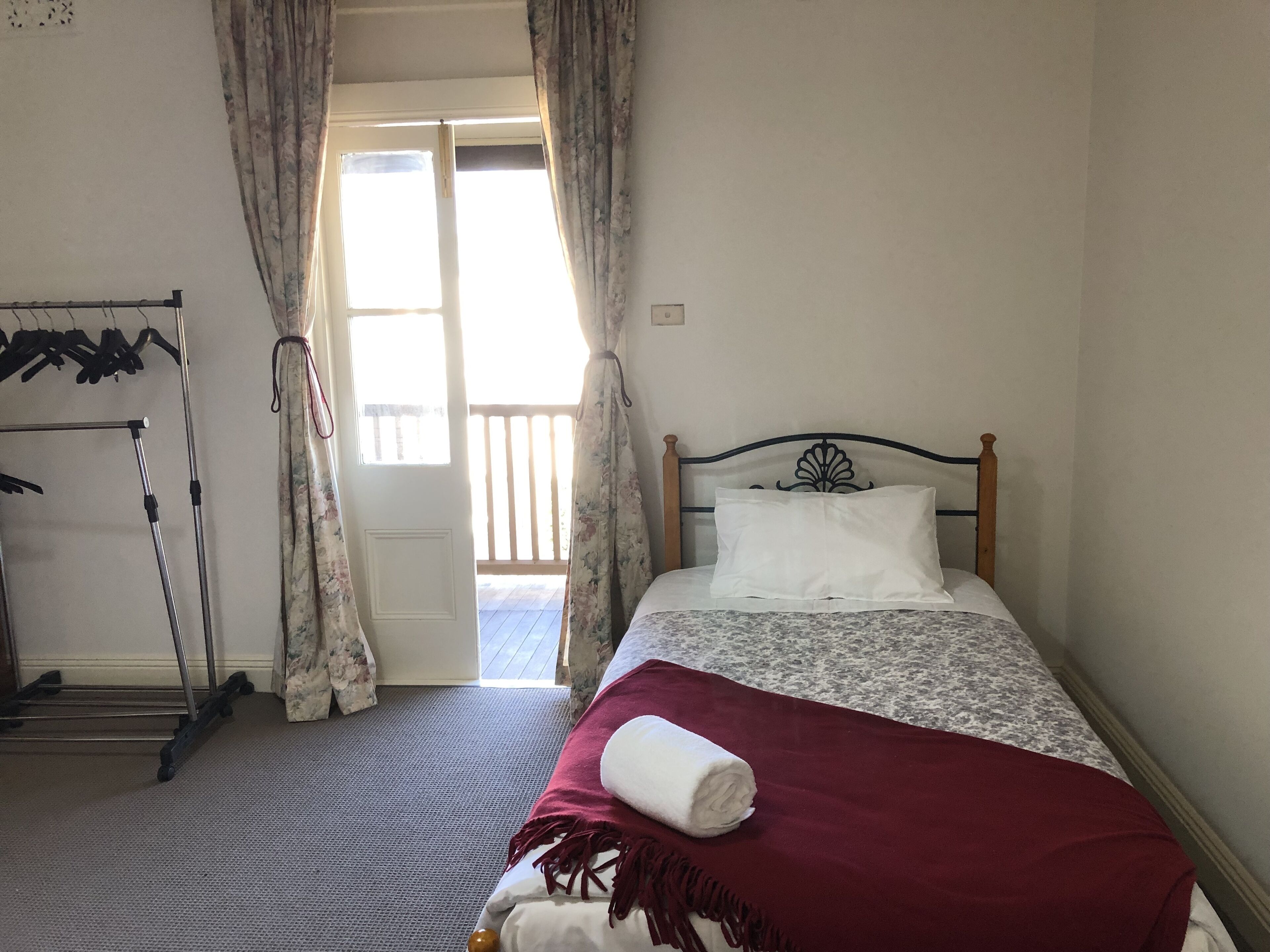 2 BR apartment near the Rocks — image 3