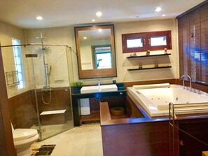 Hair dryer, towels - Kirinakara luxury villa (Tambon Hin Lek Fai)