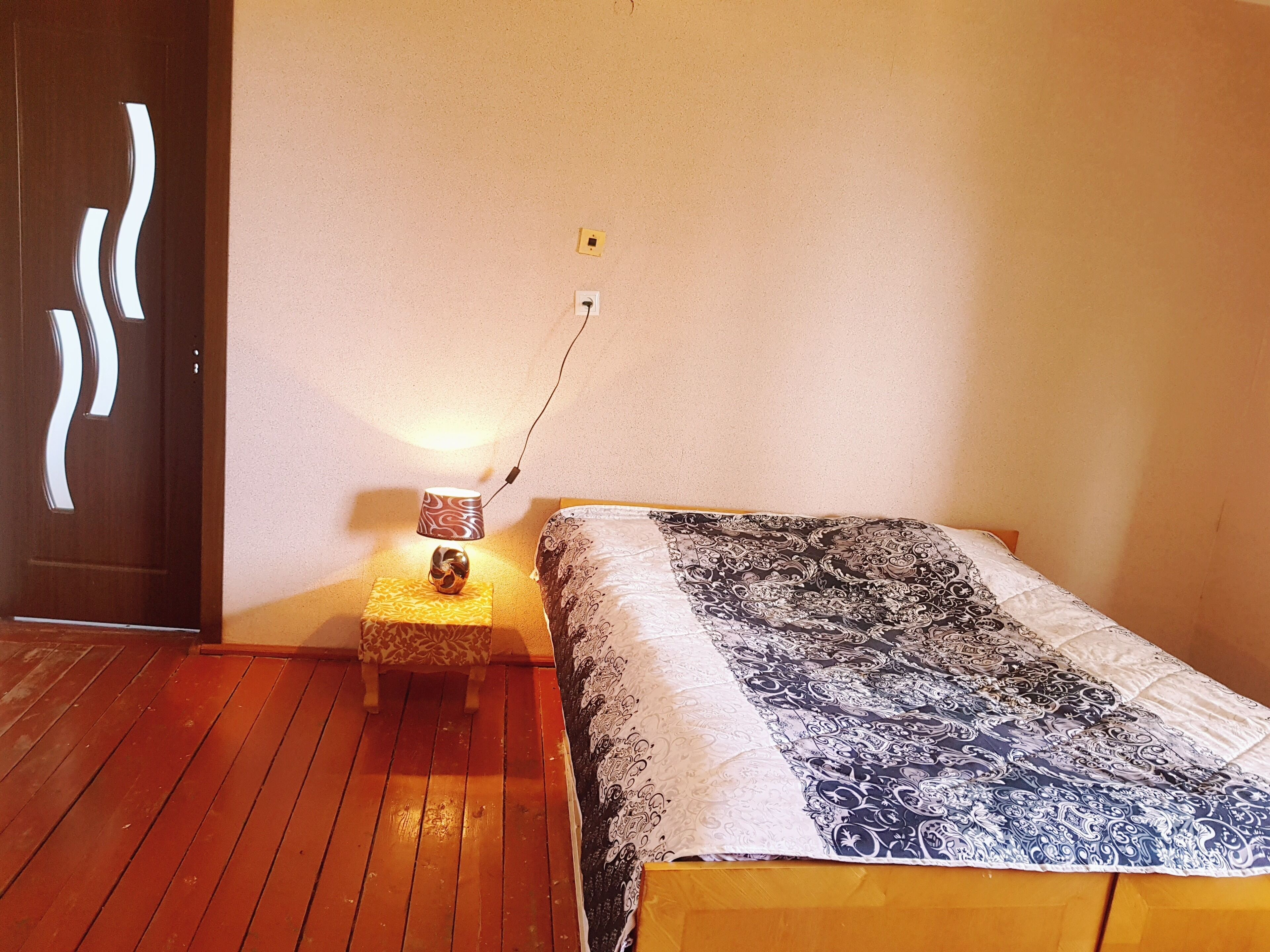 3 habitaciones, tabla de planchar con plancha, wifi y ropa de cama 