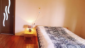 3 habitaciones, tabla de planchar con plancha, wifi y ropa de cama