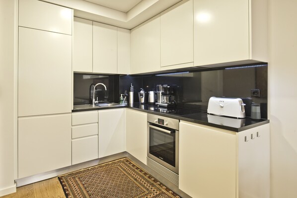 Geladeira, fogão, cooktop, lava-louças