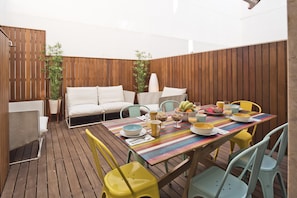 Outdoor dining