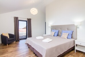 2 bedrooms, desk, iron/ironing board, travel crib