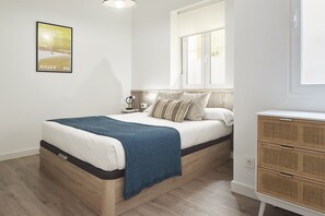 1 slaapkamer, een strijkplank/strijkijzer, gratis wifi, beddengoed