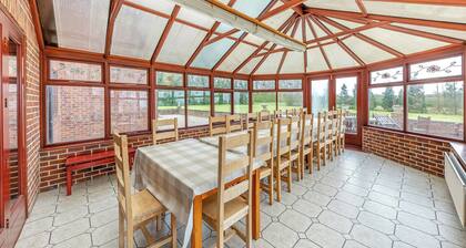 9 bedroom accommodation in Stenson, near Derby