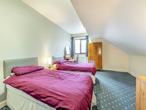 9 bedrooms, bed sheets