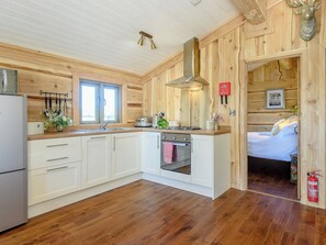 Dishwasher, highchair, freezer - 2 bedroom accommodation in Croft, near Skegness (Croft, near Skegness)