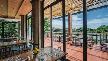 Daily continental breakfast (THB 300 per person)