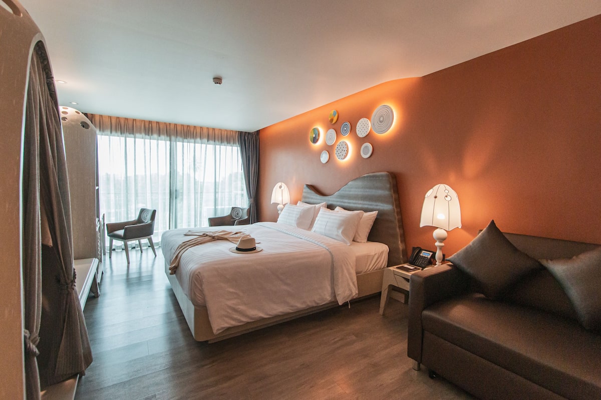 Minibar, két bảo mật tại phòng, bàn 