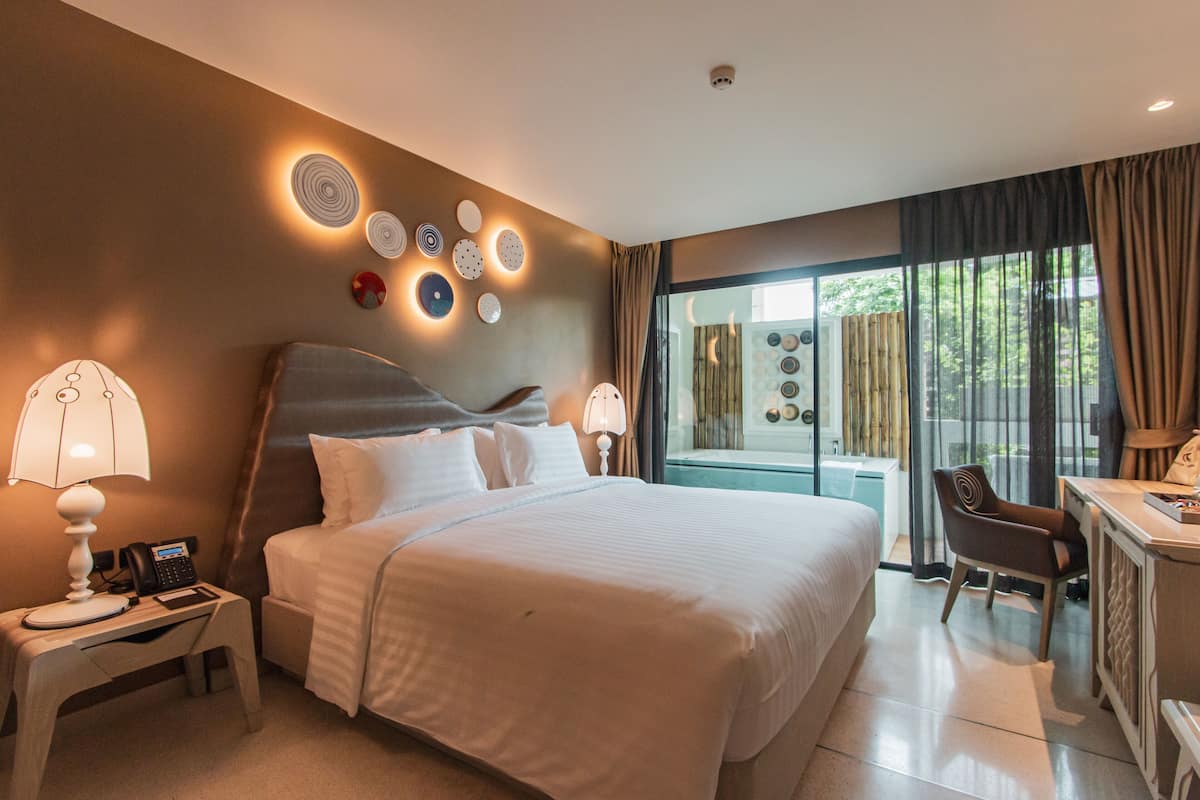 Superior Double Room with Jacuzzi | Minibar, két bảo mật tại phòng, bàn 