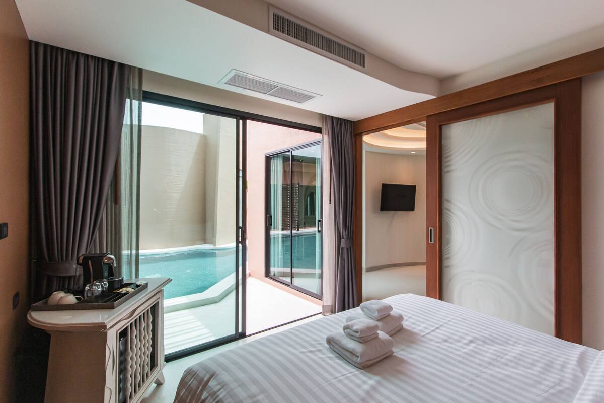 Villa Pool Access | Minibar, két bảo mật tại phòng, bàn 