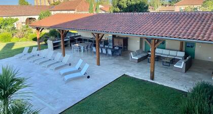 Superb Manor House with heated Salt Water Pool & 16m outdoor covered terrace. <br>