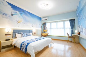 디럭스 더블룸 | 고급 침구, 오리/거위털 이불, 메모리폼 침대, 각각 다른 스타일의 인테리어