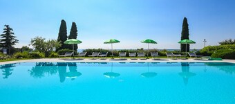 Corte Ferrari: One bedroom apt. Standard, balcony, lake view. Central location.