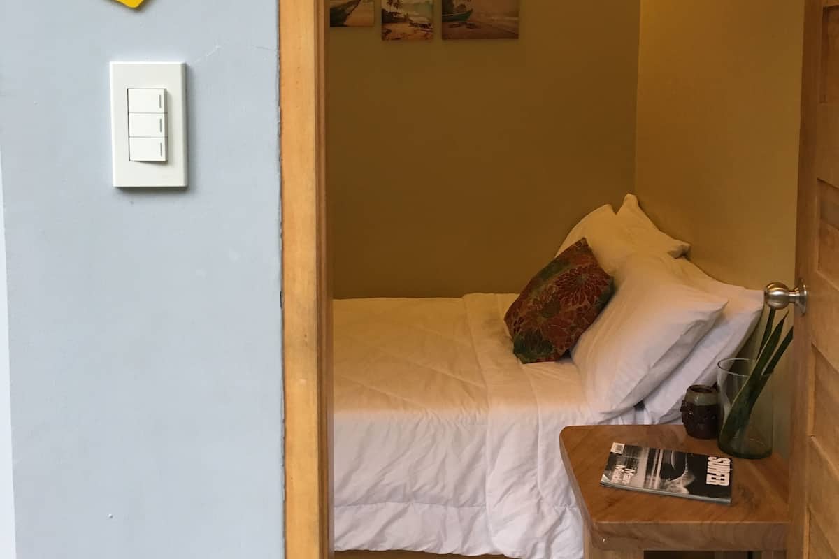 Kamar Single Basic (Mini) | Seprai linen