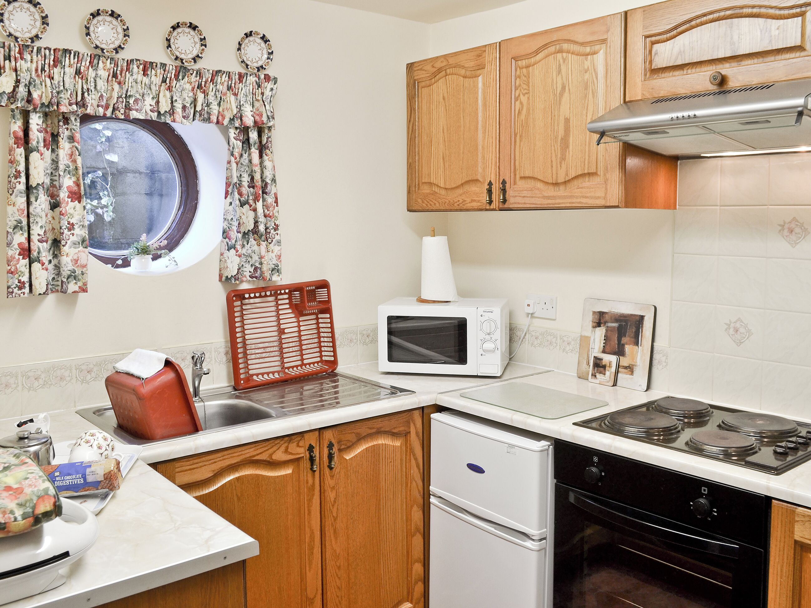 High chair, cookware/dishes/utensils