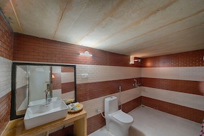 Tienda de lujo | Baño | Ducha, artículos de higiene personal ecológicos y secador de pelo