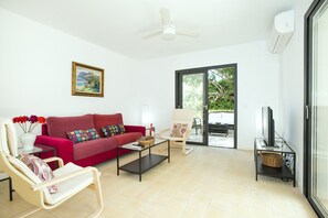 TV, DVD player, ping pong, stereo - VILLA ESTRELLA DE MAR -  3 MIN WALK TO THE BEACH (Cala Sant Vicenç)