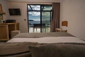 Superior Penthouse with Panoramic Sea View | Ropa de cama de alta calidad y camas con pillow-top