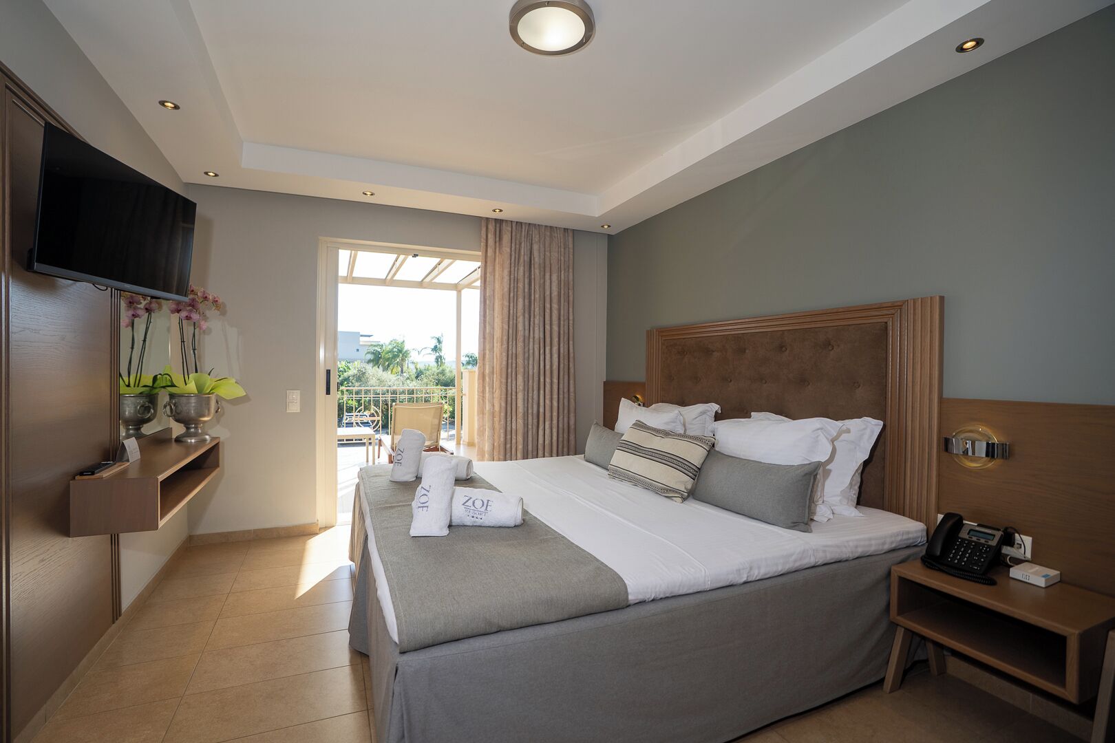 Executive Suite | Premium bedding, pillowtop beds, in-room safe, desk