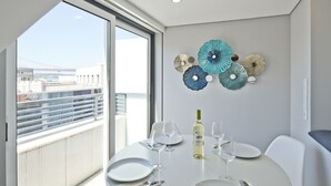 Dining - BmyGuest Bruno's 36 Exclusive Apart VIII (C103) (Lisboa ciudad)