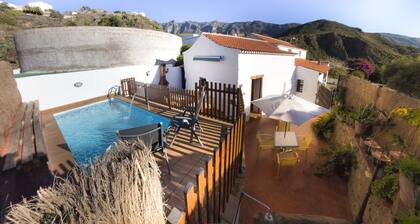 Vivelorural casa Tunte 1, piscina y terraza