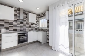 Fridge, microwave, oven, coffee/tea maker - Rental unit in Port de Sagunt · ★4.60 · 3 bedrooms · 3 beds · 2 baths (Port de Sagunt)