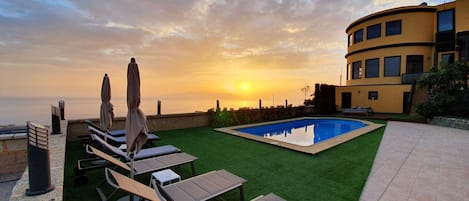 Outdoor pool, a heated pool