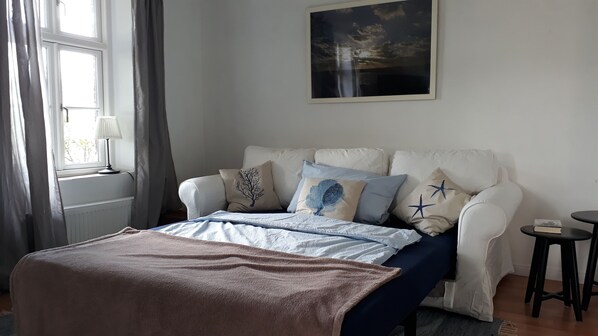 1 Schlafzimmer, Schreibtisch, Bügeleisen/Bügelbrett, Reisekinderbett