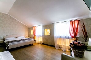 Kamar Superior, 1 Tempat Tidur King | Didekorasi berbeda-beda dan dilengkapi dengan perabotan berbeda-beda