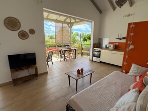 1 habitación, tabla de planchar con plancha, wifi gratis y ropa de cama 