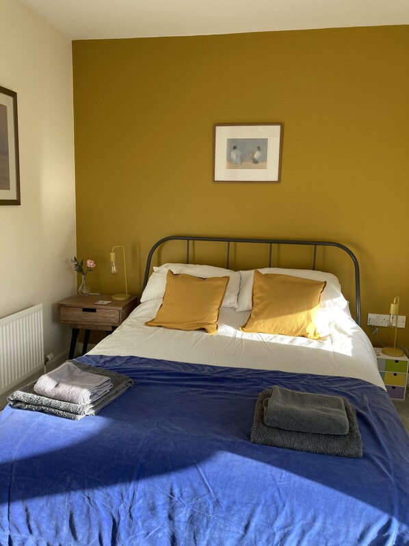 2 عدّة غرف نوم ومكواة/لوح كي وواي فاي مجانًا وملاءات أسرّة