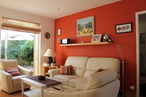 Fernseher, DVD-Player, Stereoanlage