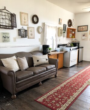 Living area - The Ira Weed House (Wurtsboro)