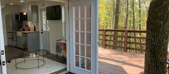 Pecan Valley Cabin - Romantic Getaway in Woods with Hot Tub