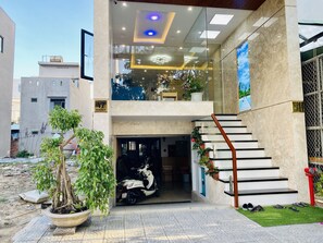 Property entrance - Blue S Hotel & Apartment (Da Nang)