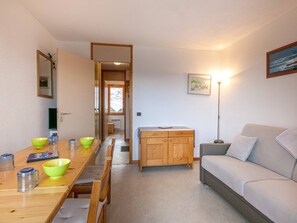 TV - 2-room apartment, 4 people, pets allowed, Mont Blanc view (La Plagne-Tarentaise)