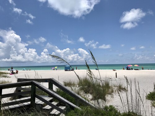 Sunshine Oasis 2 With Heated Saltwater Pool Just Minutes to Gulf Beaches