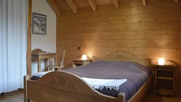 4 Schlafzimmer, BĂŒgeleisen/BĂŒgelbrett, Reisekinderbett, kostenloses WLAN