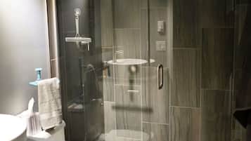 Douche, serviettes fournies