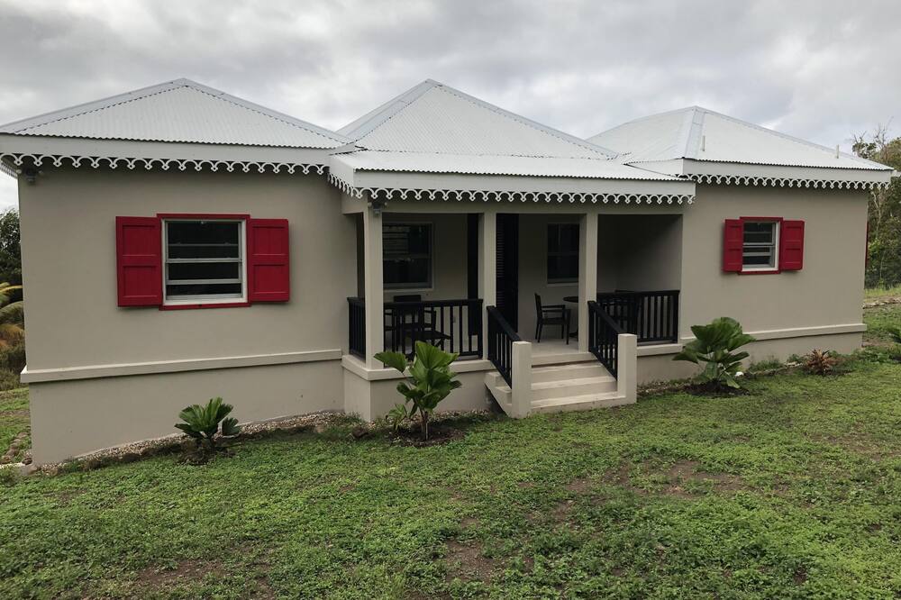 A Lovely West Indies Experience. 3BRs, 3Baths. at the foot of the Rain Forest