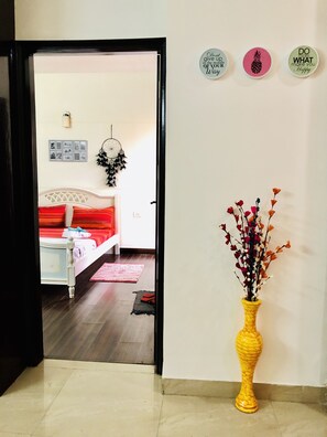 2 bedrooms, in-room safe, iron/ironing board, WiFi - Cozy peaceful experience (noida)