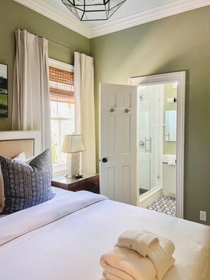 4 室のベッドルーム、アイロン / アイロン台、WiFi、ベッドシーツ