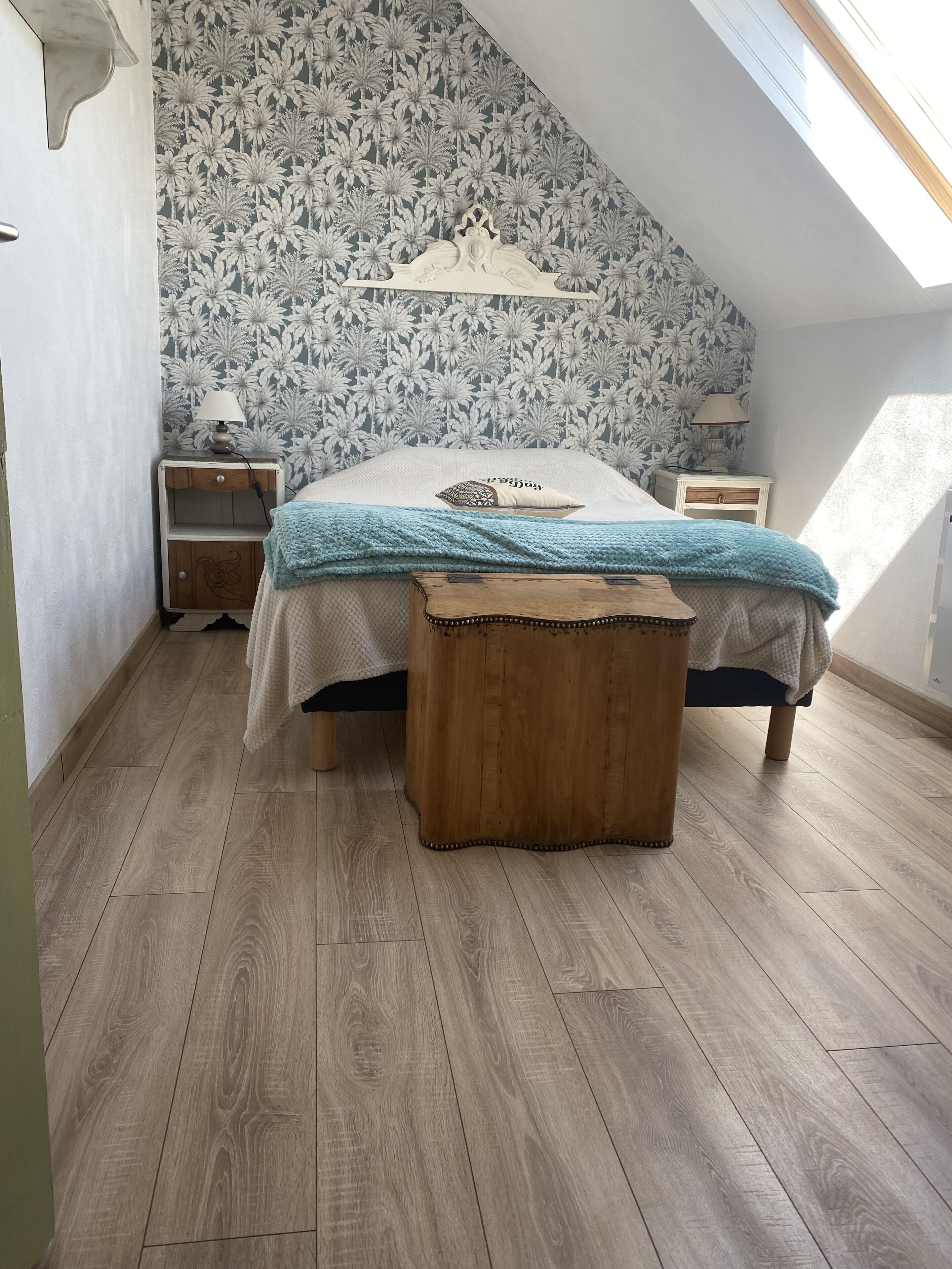 4 bedrooms, desk, iron/ironing board, travel crib