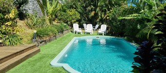TOTALLY INDEPENDENT FAMILY HOUSE WITH POOL