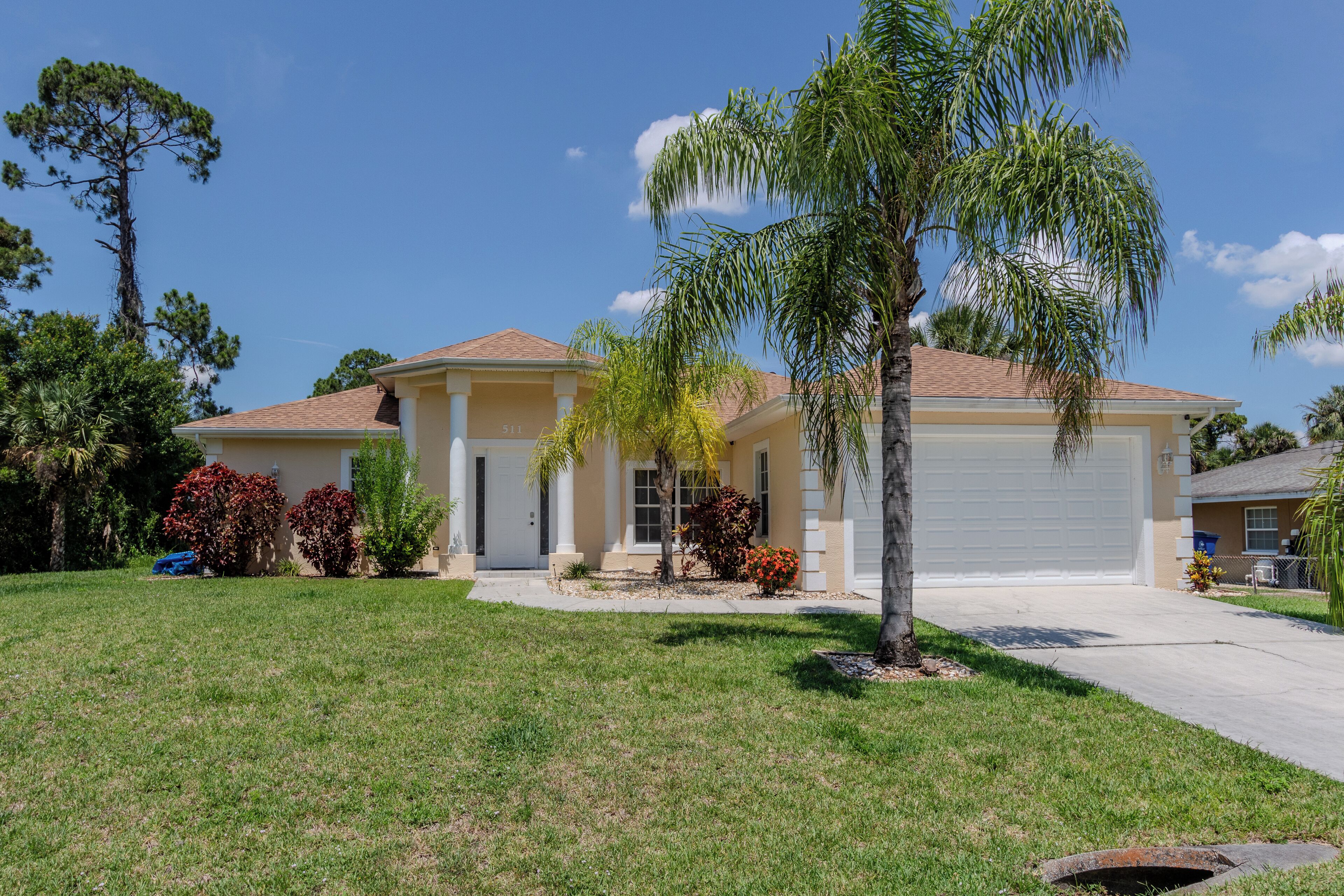 Beautiful 3/2 Pool Home with Spa in quiet neighborhood!