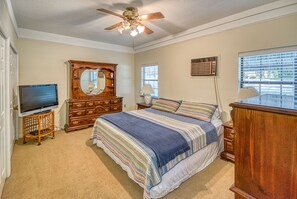 3 chambres, fer et planche à repasser, Wi-Fi, draps fournis